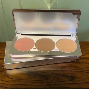 Girlactik Blush Me & Glow Face Palette with Mirror